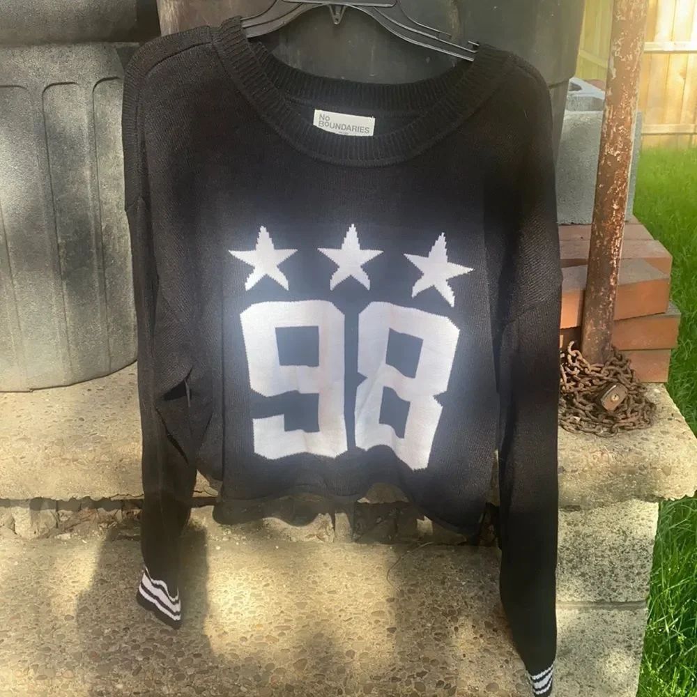 No boundaries crop sweater sz. XXL